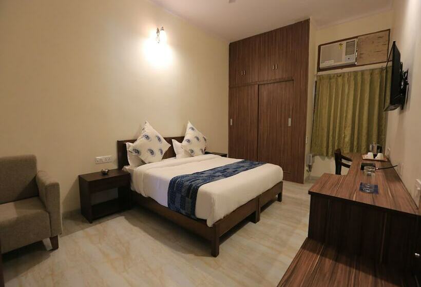 هتل Urban Stays
