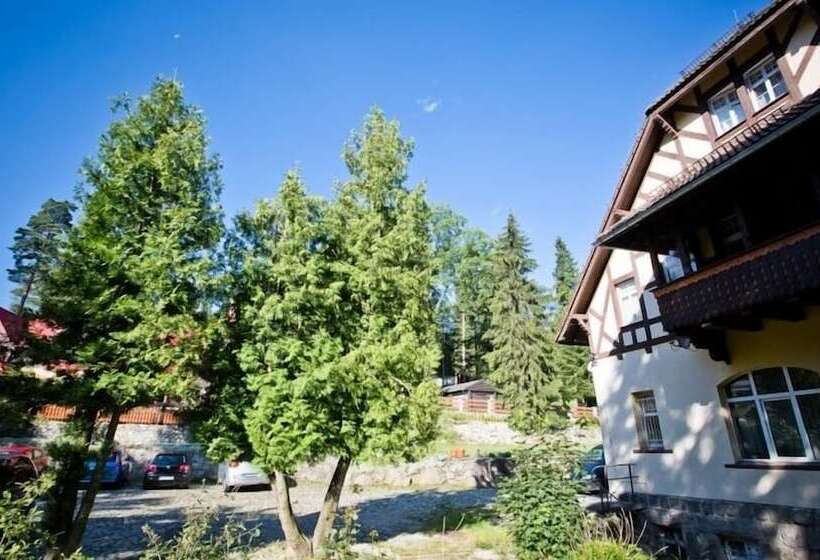 تختخواب و صبحانه Victoria Karpacz