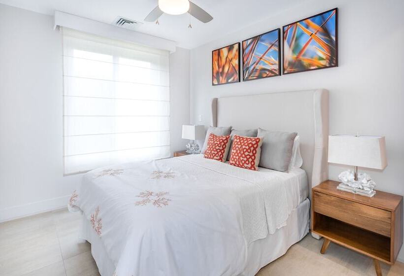 Cr Luxury Los Sueños Condos