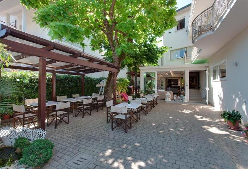 هتل Airone Cervia B&b Camere E Appartamenti