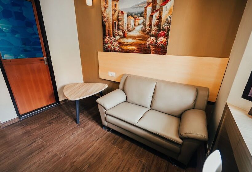 هتل Kertih Damansara Inn