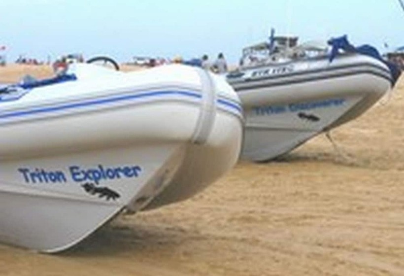 Отель Triton Dive Lodge