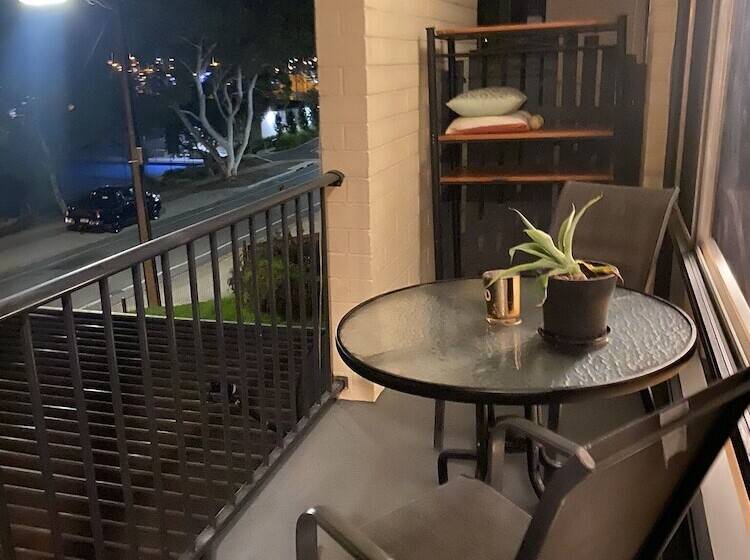 Apartment On Tennyson