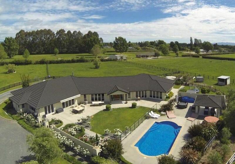 Grasslands Bed & Breakfast