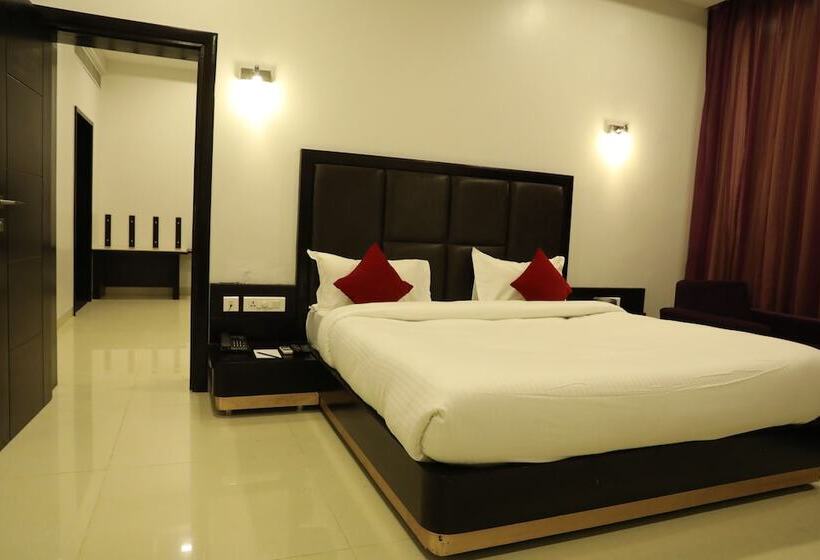 هتل Chandra Grand