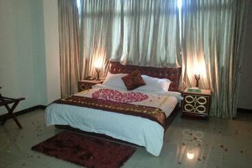 هتل Helzer Inn