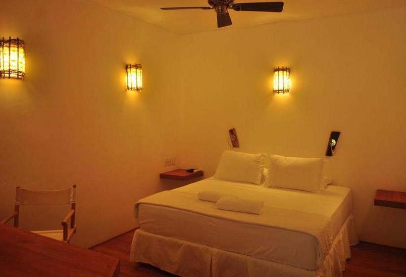 هتل Hurricane Jeri Gardens