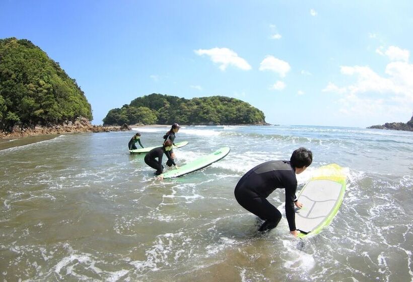 بنسيون Pavilionsurf&lodge