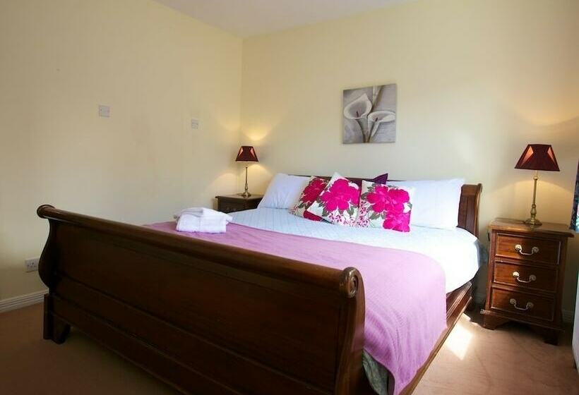 تختخواب و صبحانه Creeve House