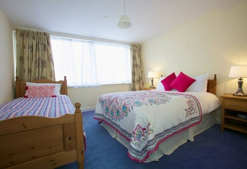 تختخواب و صبحانه Creeve House