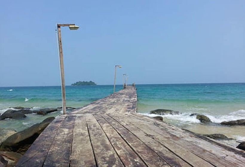 هتل Tree House Bungalows