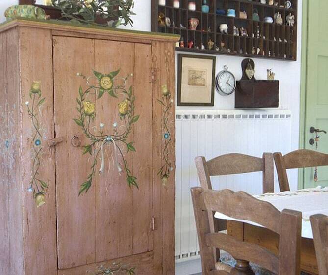 Nena S Art House