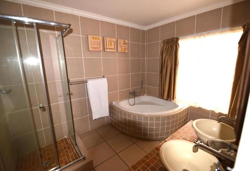 פנסיון Attaché Guest Lodge & Health Spa