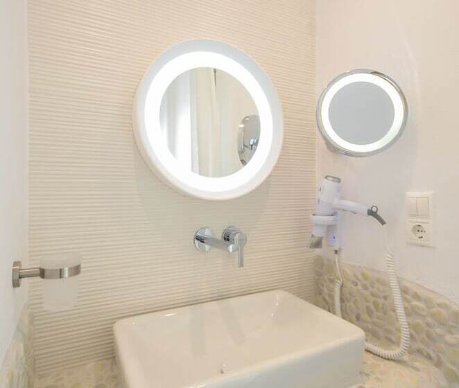 پانسیون Cyano Suites