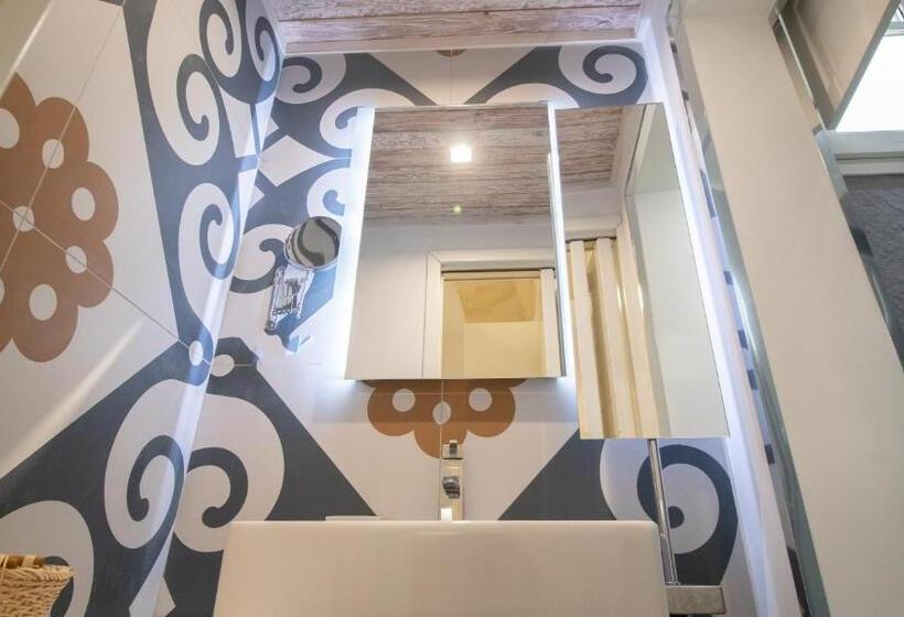 تختخواب و صبحانه Sui Tetti Luxury Rooms