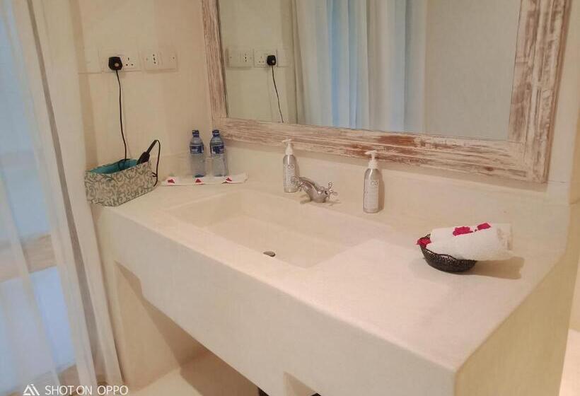 هتل The Villa Luxury Suites