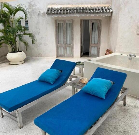 هتل The Villa Luxury Suites