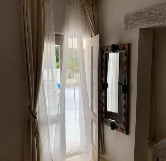 هتل The Villa Luxury Suites