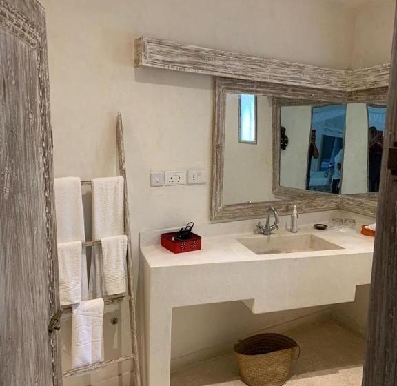 هتل The Villa Luxury Suites
