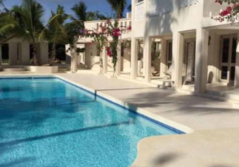هتل The Villa Luxury Suites