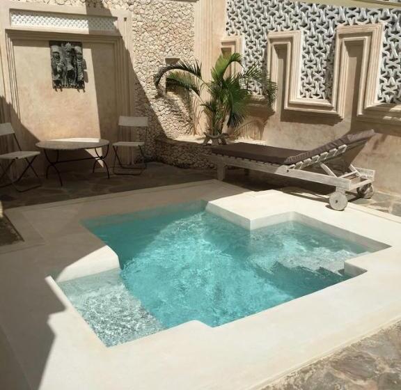 هتل The Villa Luxury Suites