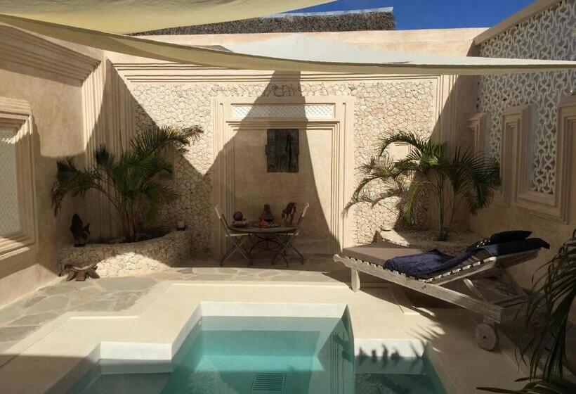 هتل The Villa Luxury Suites