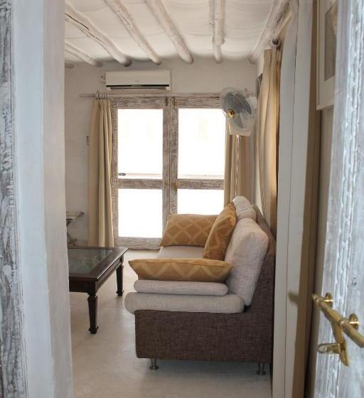هتل The Villa Luxury Suites