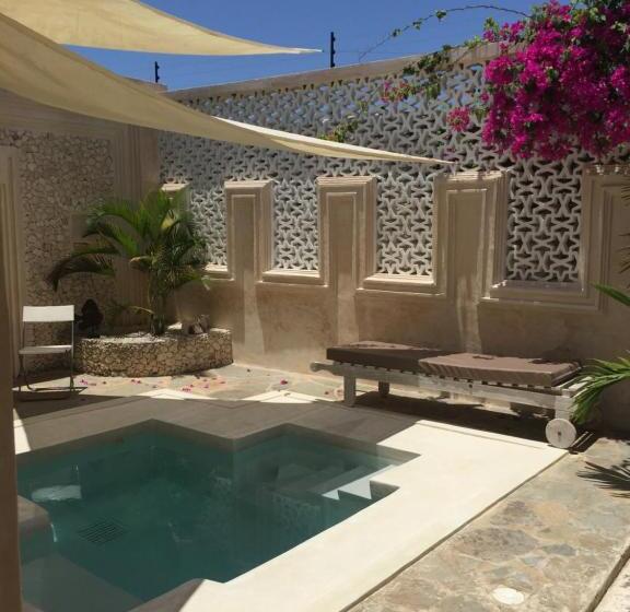 هتل The Villa Luxury Suites