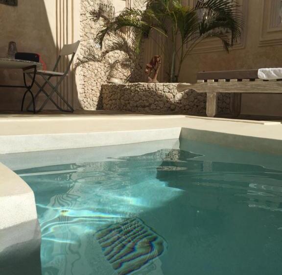 هتل The Villa Luxury Suites