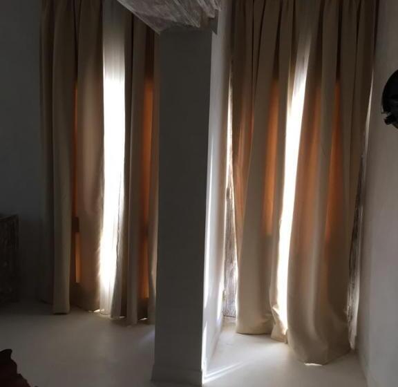 هتل The Villa Luxury Suites