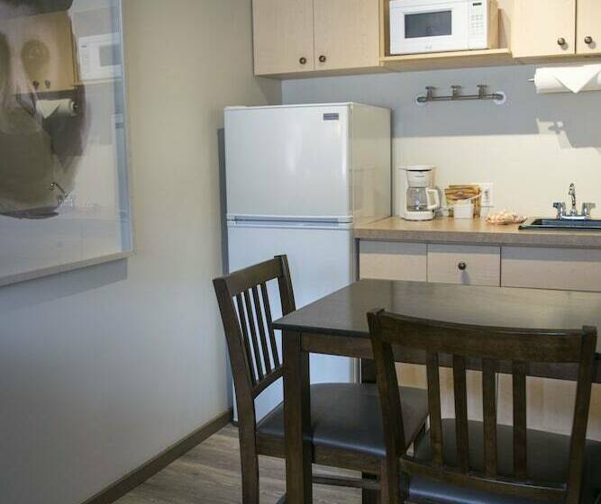 בית מלון כפרי Yamnuska Suites