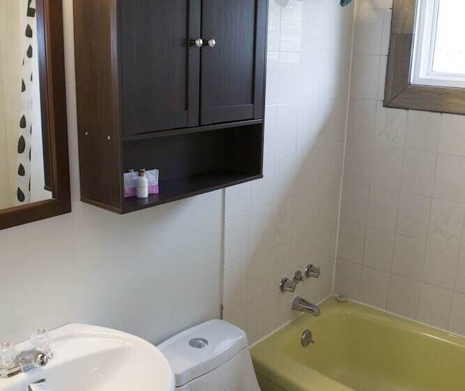 בית מלון כפרי Yamnuska Suites