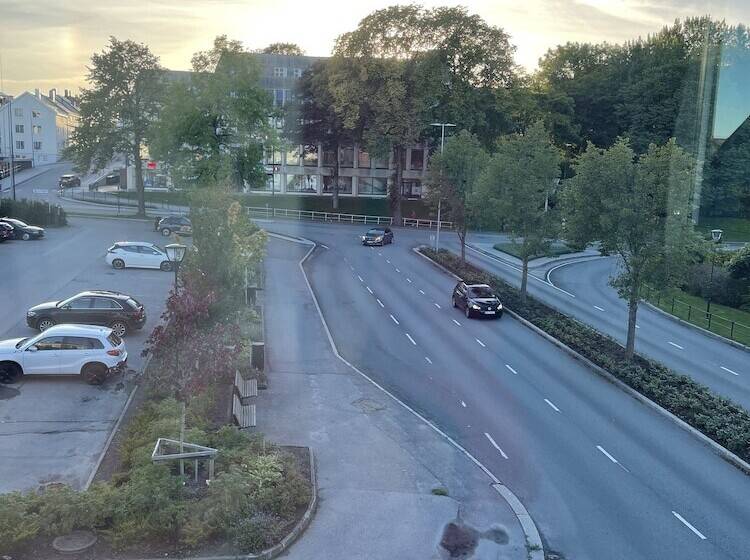پانسیون Gjestehuset Kristiansund