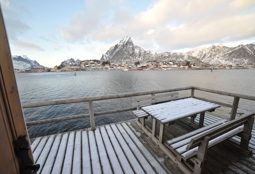 Reine Rorbuer   By Classic Norway Hotels