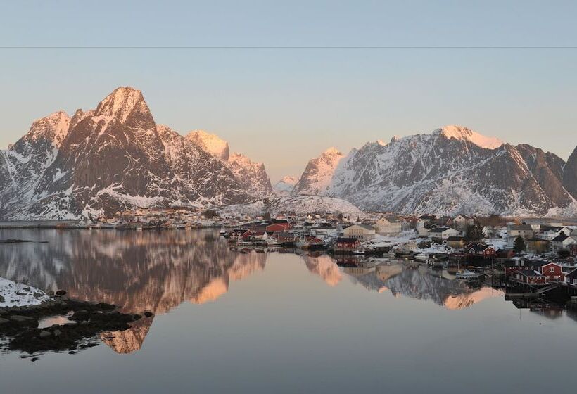 Reine Rorbuer   By Classic Norway Hotels