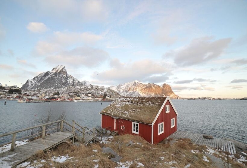 Reine Rorbuer   By Classic Norway Hotels