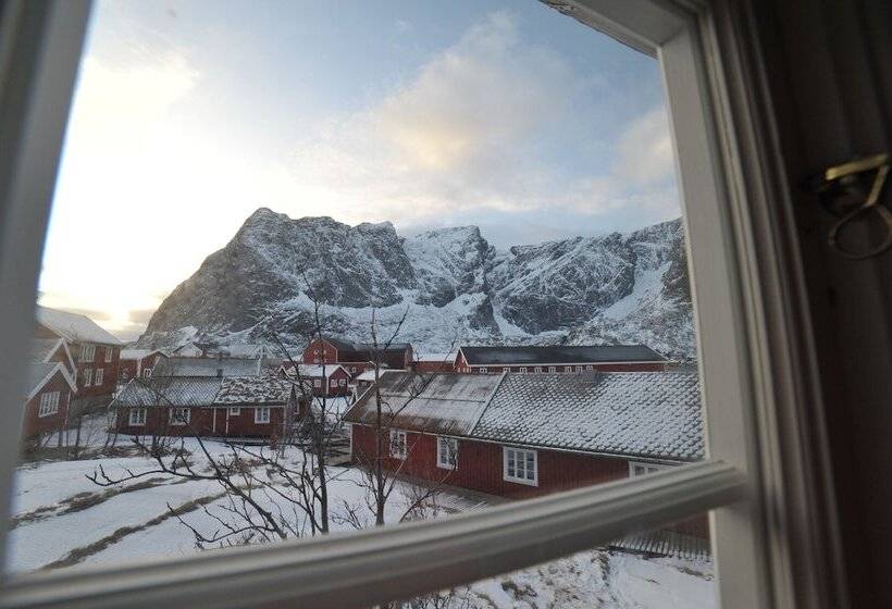 Reine Rorbuer   By Classic Norway Hotels