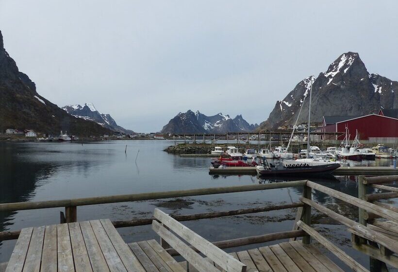 Reine Rorbuer   By Classic Norway Hotels