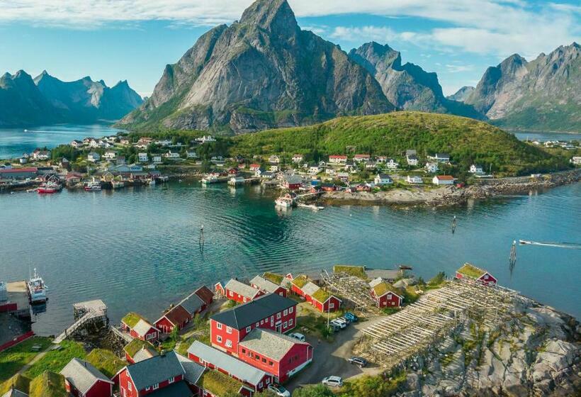 Reine Rorbuer   By Classic Norway Hotels