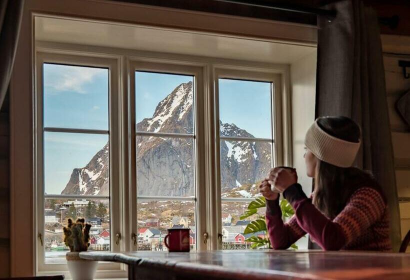 Reine Rorbuer   By Classic Norway Hotels