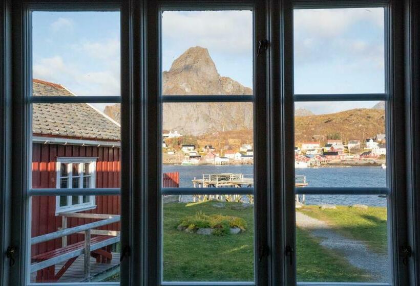 Reine Rorbuer   By Classic Norway Hotels