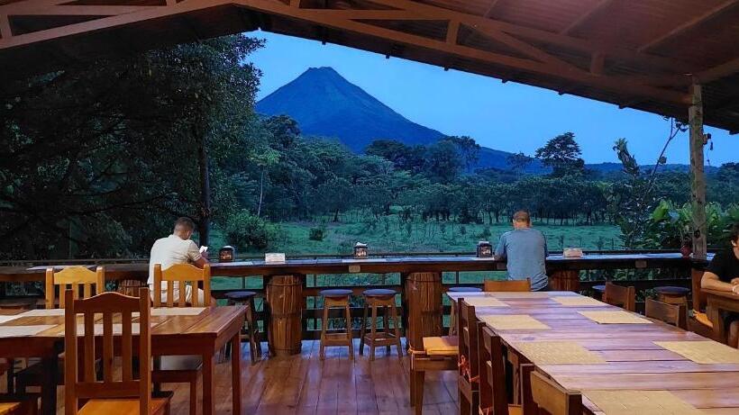 هتل Arenal Monara