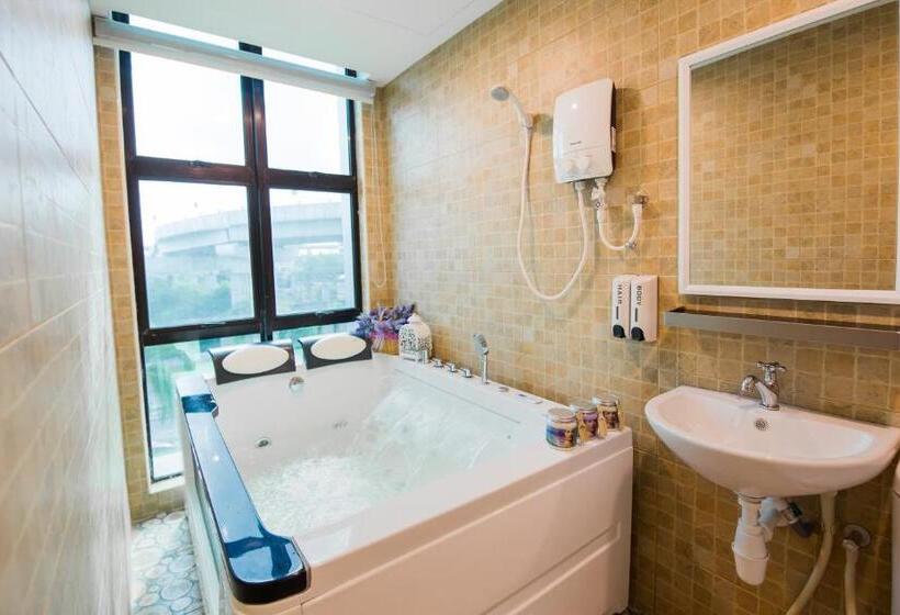 هتل Lavender Inn Usj
