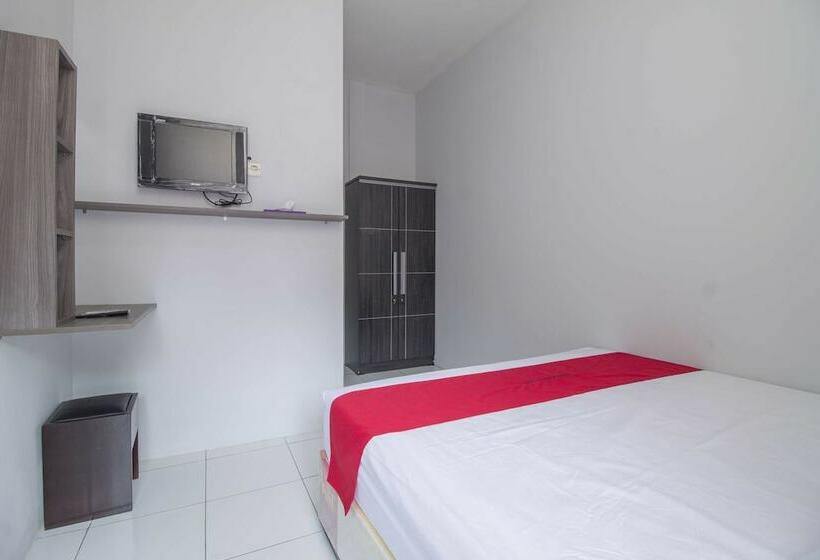 پانسیون Reddoorz @ Pondok Bambu