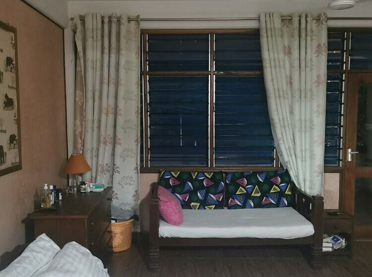 Qua Bruce Apartment