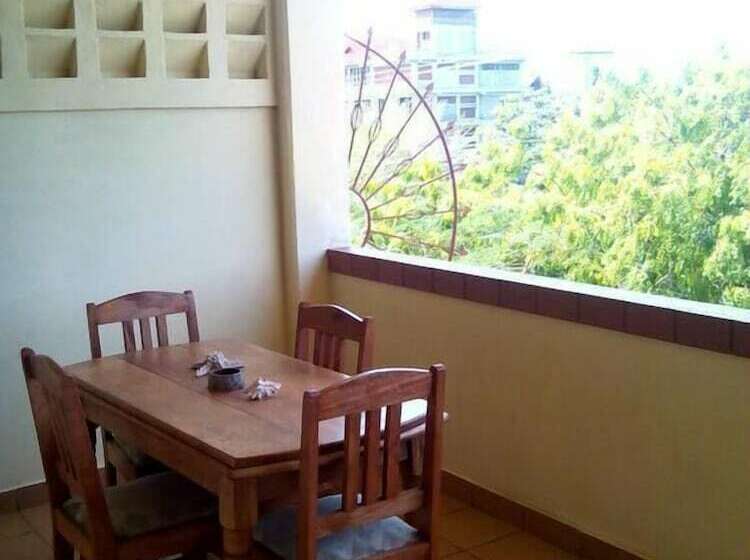 Qua Bruce Apartment