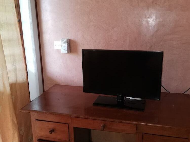 Qua Bruce Apartment