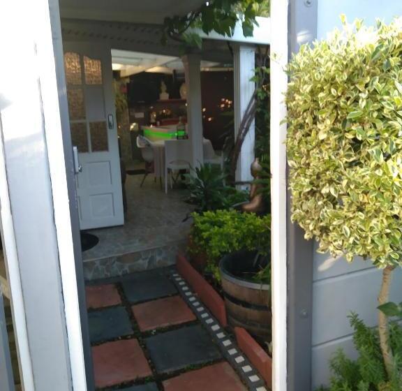 تختخواب و صبحانه Mitchell S Guesthouse