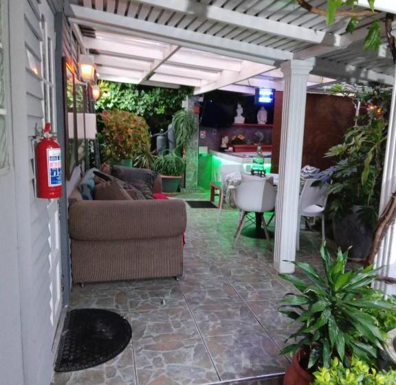 تختخواب و صبحانه Mitchell S Guesthouse