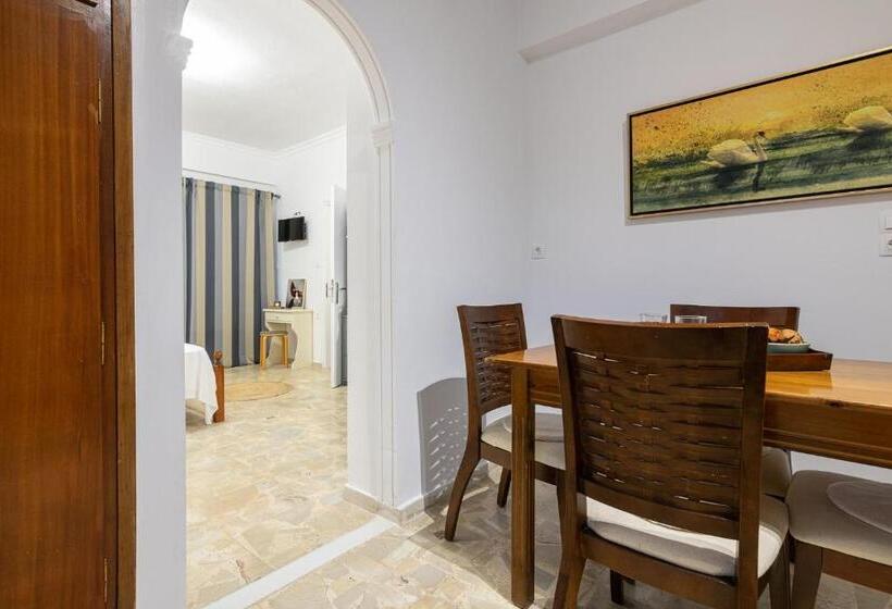 Denise Studios And Apartments